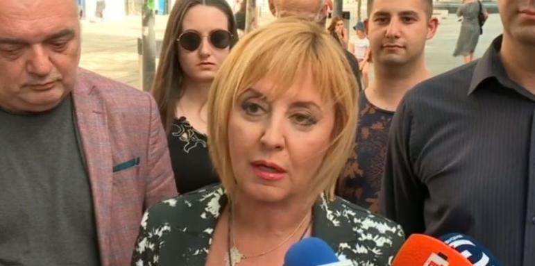 Манолова омекна за кабинета на Слави